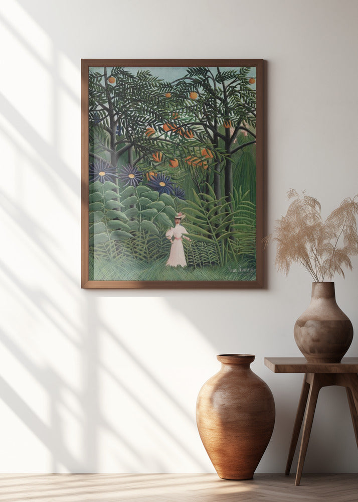 Femme Se Promenant Dans Une Foret Exotique